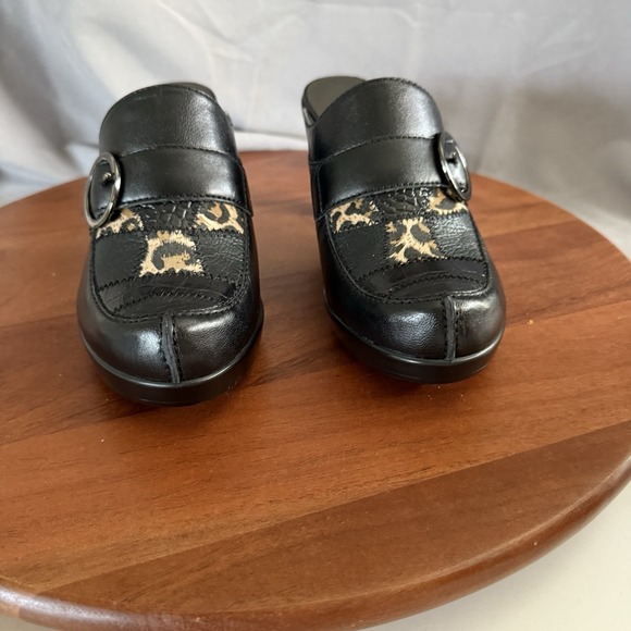 Bella Vita Black Leather Leopard Print Embossed Retro Mules Clogs Women Size 8W - Picture 4 of 13